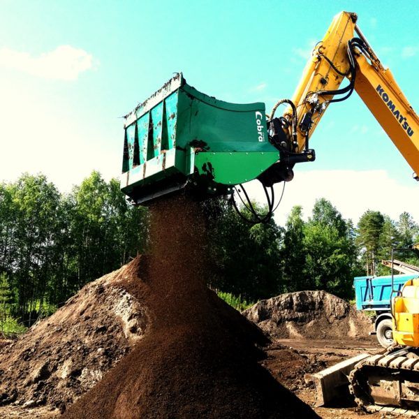 Gravemaskine: fra 14 – 22 T
Læssemaskine: fra 7,5 – 11 T
Vægt: 1140 kg